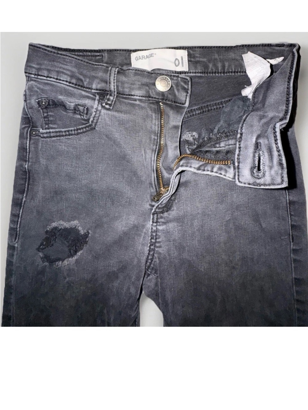 Garage Distressed Grey Skinny Women's Jeans Sz 01 - Picture 3 of 12